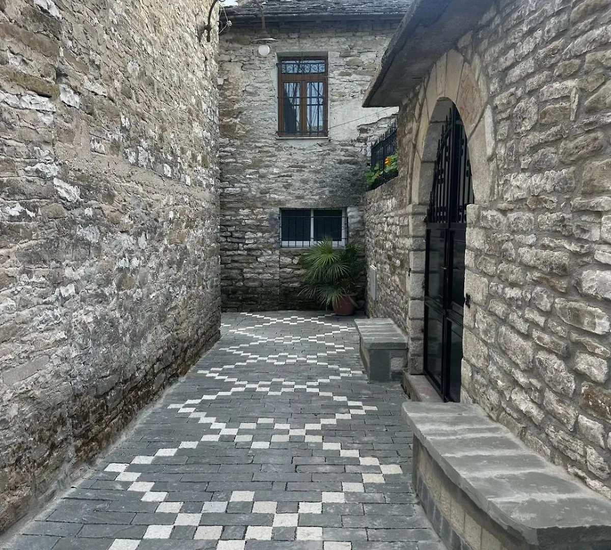 Traditional House Shapllo Gjirokastër Appartement
